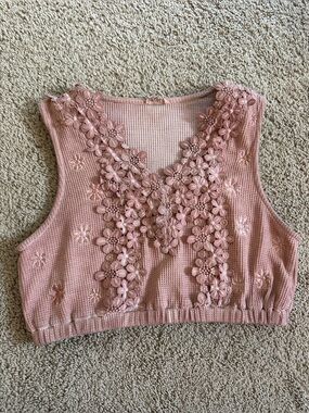POL Pink Floral Appliqué Sleeveless Crop Top.